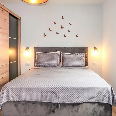Holiday home Shea By Interhome